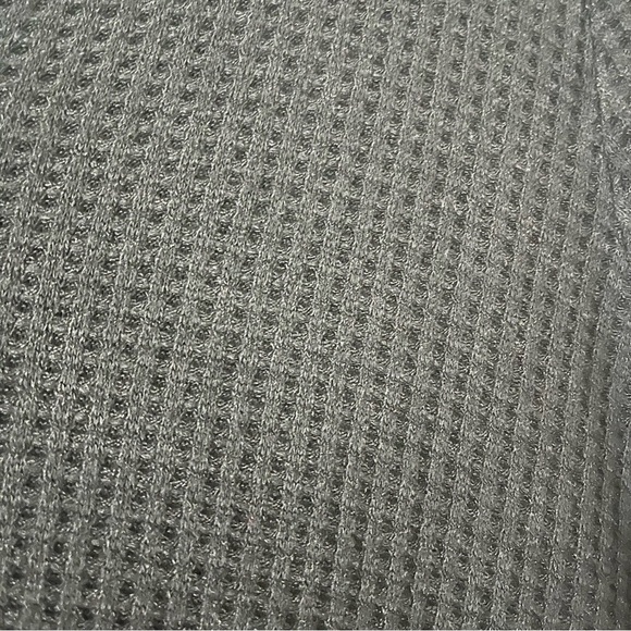 Paper Crane | Black Waffle Knit Thermal V-Neck Peplum Hi-Lo Top, Medium - Picture 4 of 6